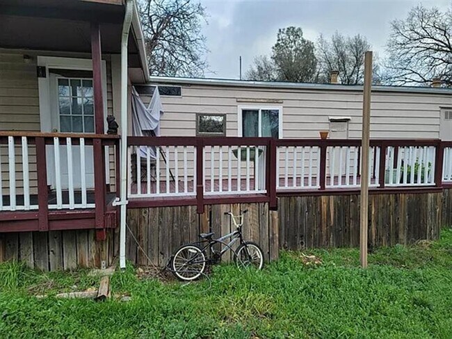 Foto del edificio - 15842 Sutter Ct
