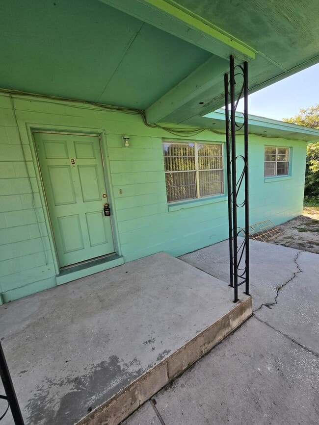 Foto del edificio - SPACIOUS 2 BEDROOM 1 BATH DUPLEX LOCATED I...
