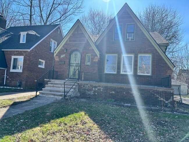 Building Photo - 5783 Yorkshire Rd