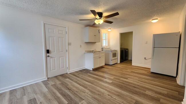 Building Photo - ALL BILLS PAID! Charming 2-Bedroom Home wi...