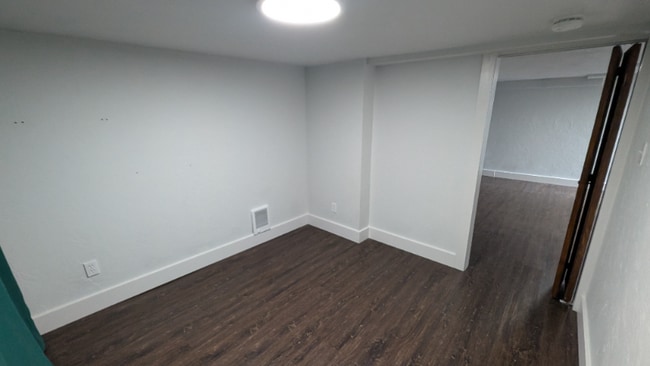 Building Photo - 208 G St