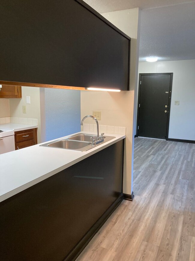 Building Photo - SW 1 bedroom 1 bath apartment for rent