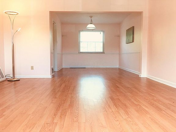 Building Photo - 1060 Sells Ave