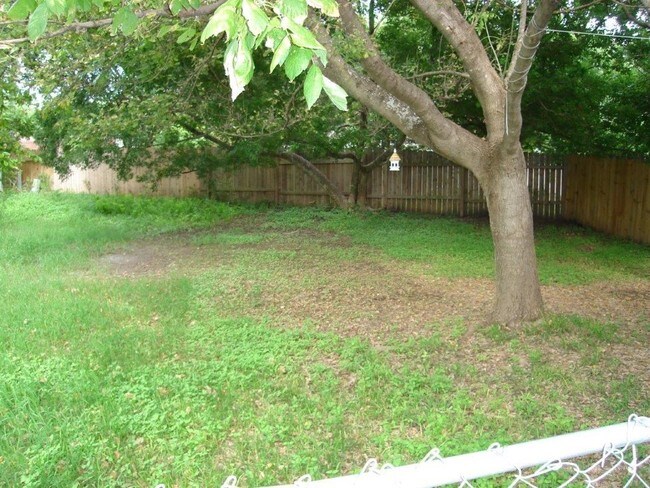 Foto del edificio - 10805 Lambert Cir