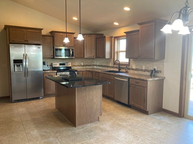 Building Photo - 207 Greenbrier Dr