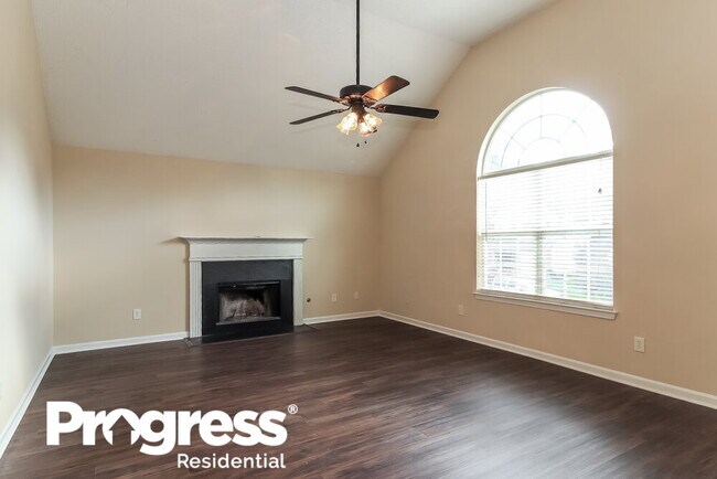 Foto del edificio - 409 Robin Hill Ln