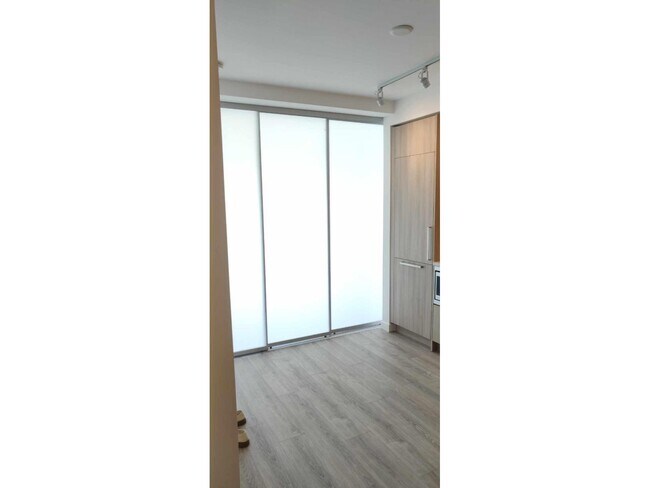 Photo du bâtiment - 13350 Central Ave