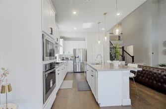 Building Photo - 7330 Lagrange Pt
