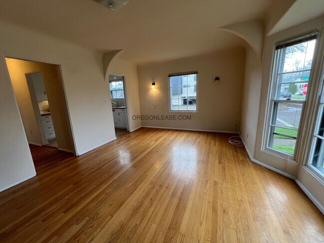 Foto del edificio - 2 Bedroom 2 bath downtown apartment available now