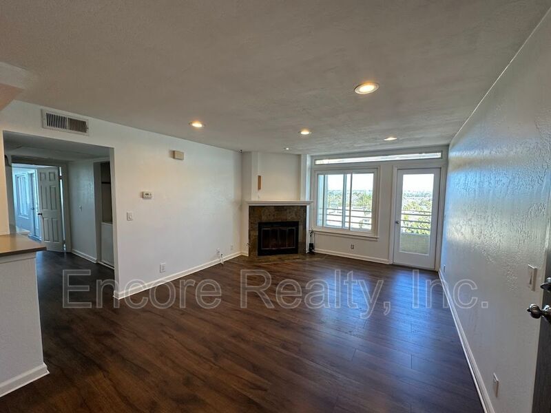 Foto principal - 4402 Mentone St