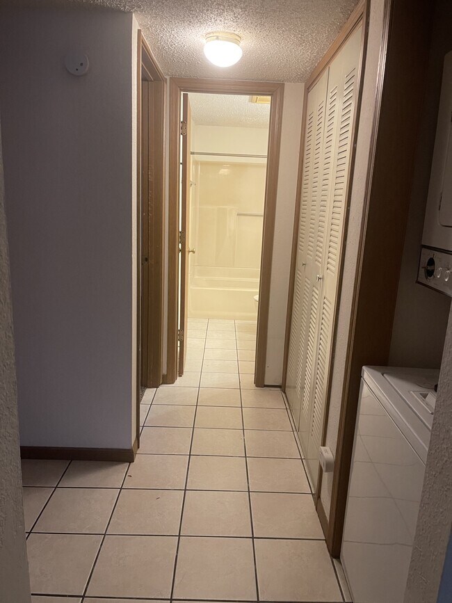 Foto del edificio - 1648 Towne Dr