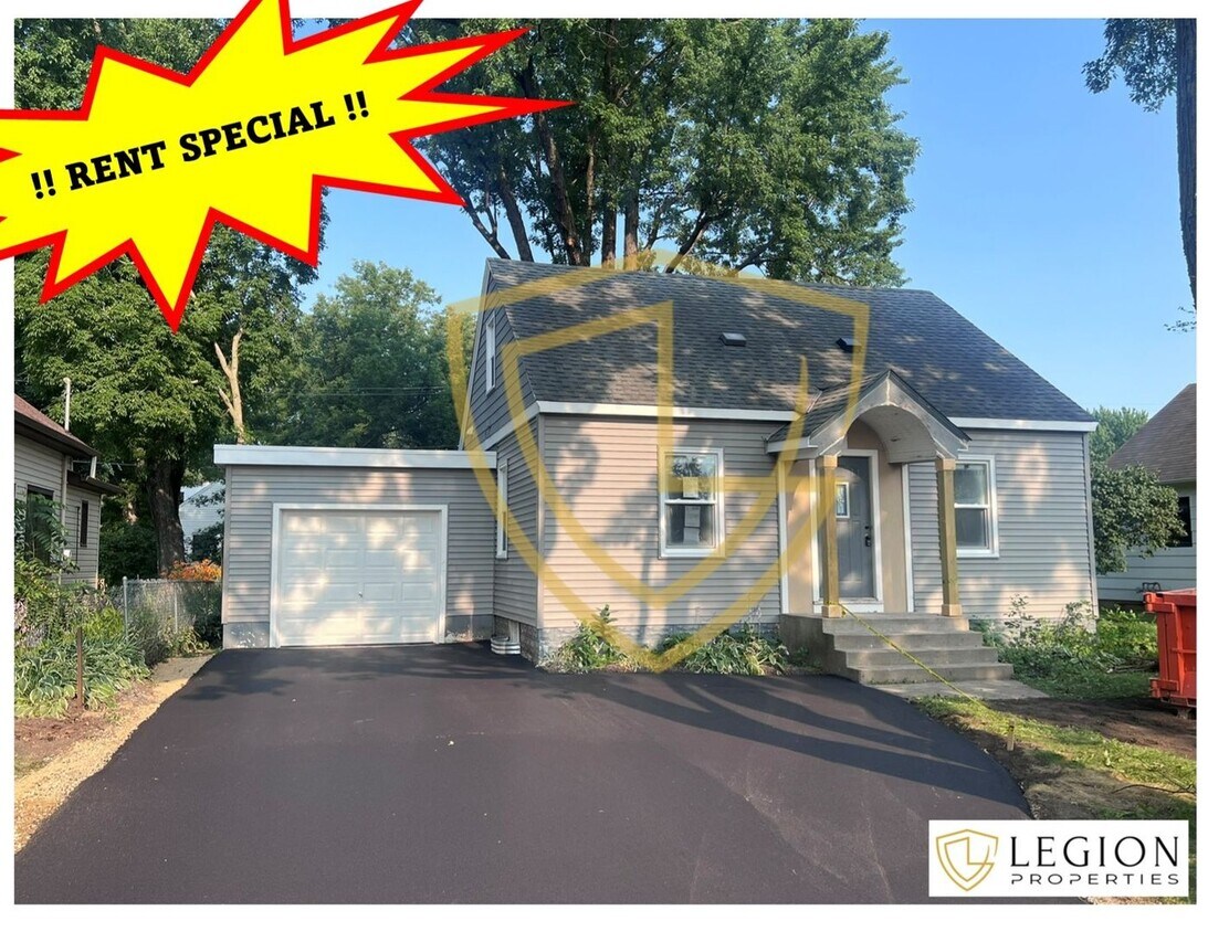 Foto principal - **RENT SPECIAL!!** Adorable 3 Bedroom Full...