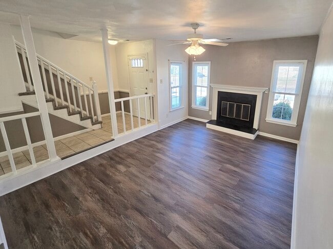 Photo - STUNNING TWO STORY 3 BEDROOM/ 2.5 BATH TOW... Townhome