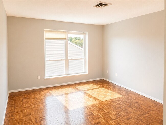 Foto del edificio - 405 Langley Rd