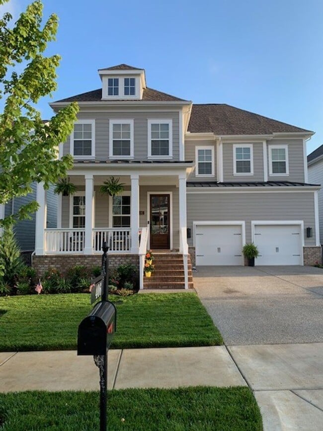 Building Photo - 4-Bed/2.5-Bath in Lockwood Glen!