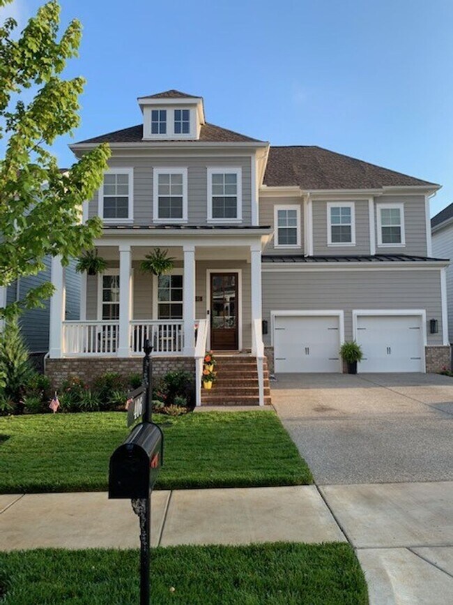 Foto del edificio - 4-Bed/2.5-Bath in Lockwood Glen!