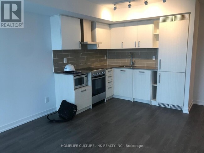 Building Photo - 125 Redpath Ave