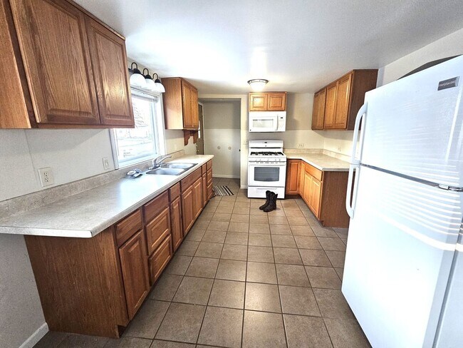 Foto del edificio - Charming Corner Lot House in Cadillac, Michigan