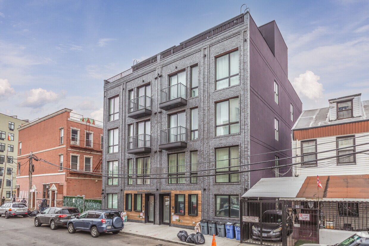 Foto principal - 31 Troutman St