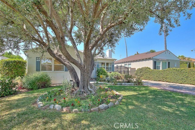 Building Photo - 233 N Mission Dr