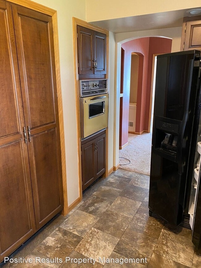 Building Photo - 3 br, 3 bath House - 102 W Catlin