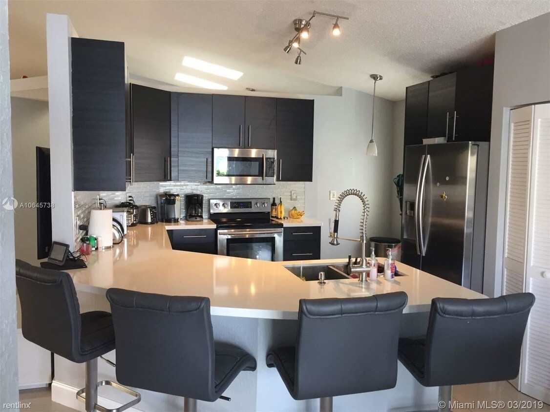 Foto principal - 4 br, 2 bath House - 455 Lakeside Cir