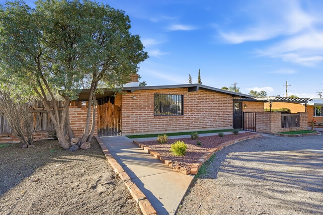 Building Photo - 6814 E Koralee St