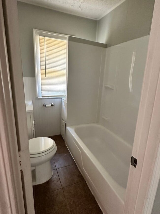 Building Photo - 3311 E 52nd | 2 BDRM 1 BATH | 711 SQFT