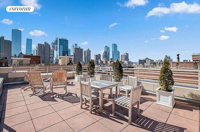 Foto del edificio - 350 W 50th St