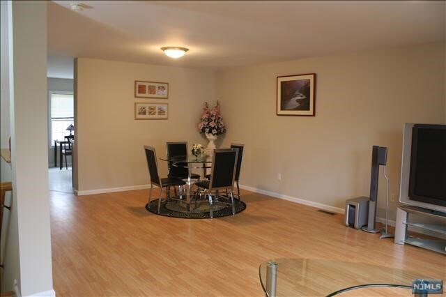 Building Photo - 66 Terhune