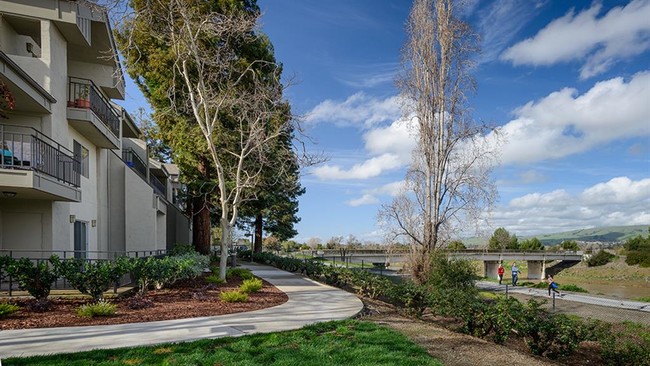 Building Photo - Creekside Village