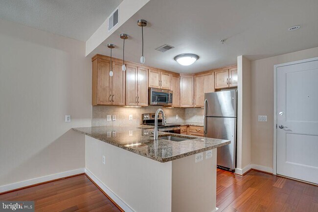 Foto del edificio - 888 N Quincy St