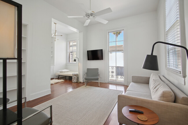 Building Photo - 1316 Burgundy St