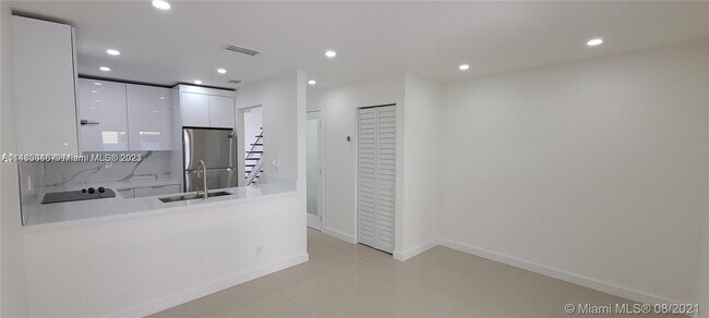 Foto del edificio - 8341 NW 7th St
