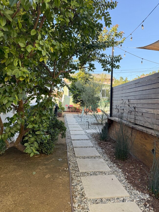 Building Photo - 3321 1/2 Alice St