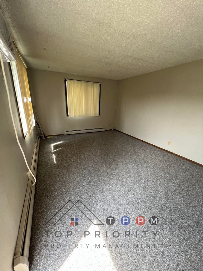 Building Photo - 1 Bedroom | 1 Bathroom Unit in Charles Cit...