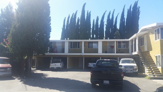 Building Photo - Haller Court Apartments