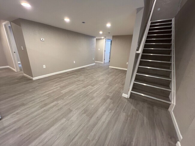 Foto del edificio - 3 Bed 1 Bath in Denver's Elyria Swansea Neighborhood!