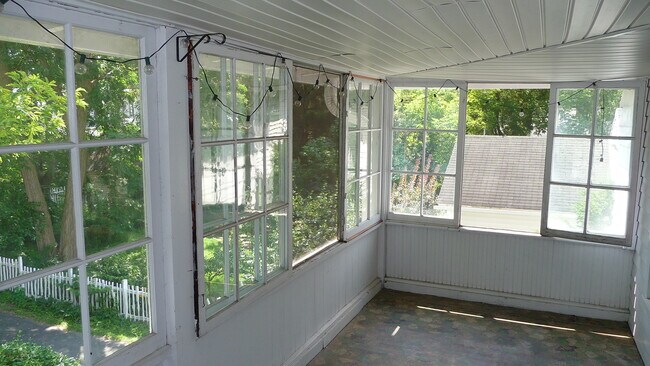 Building Photo - 425 N Cayuga St