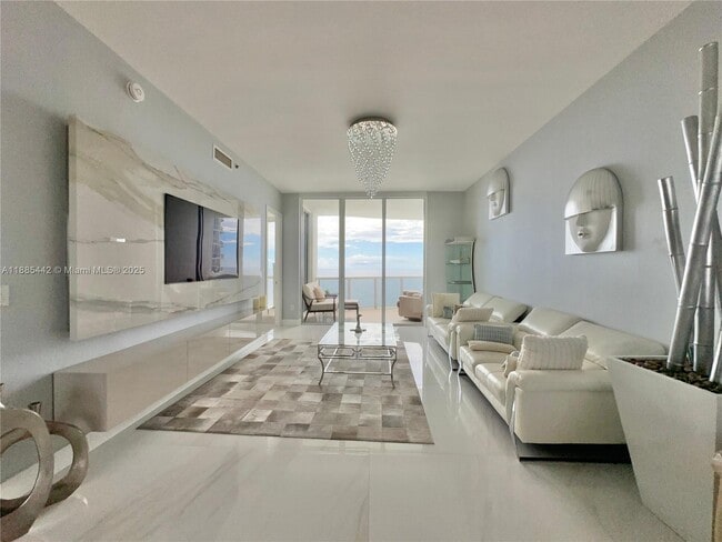 Foto del edificio - 15901 Collins Ave