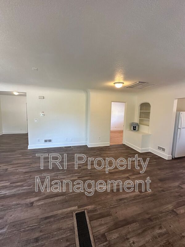 Foto del edificio - 814 W 20th St