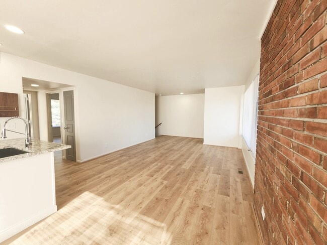 Building Photo - Drummond Flats