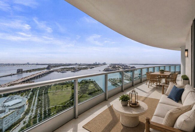 Building Photo - 900 Biscayne Blvd