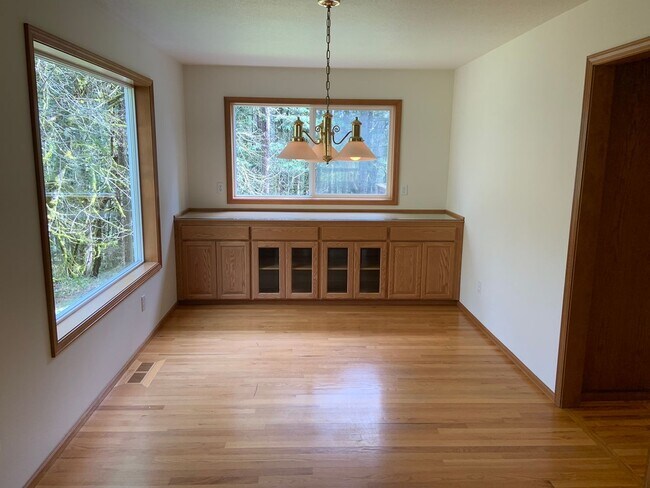 Building Photo - Escape to the Serene Beauty of Vineyard Mo...
