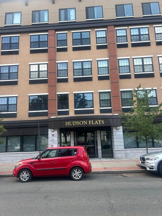 Primary Photo - 304 Broadway