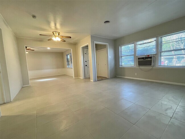 Foto del edificio - 1112 Southampton Dr