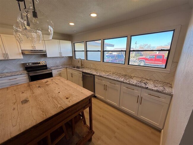 Foto del edificio - 1402 E 21st St