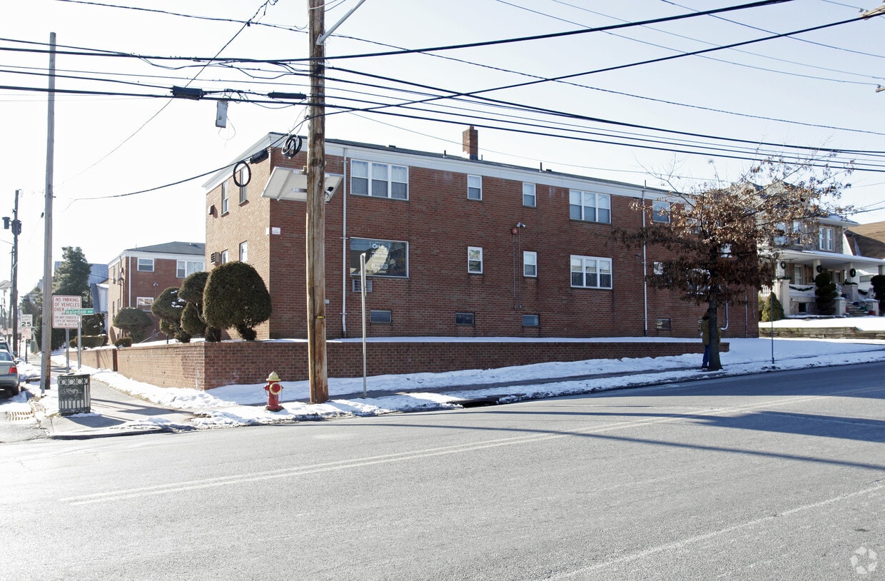 Primary Photo - 139-145 Haledon Ave