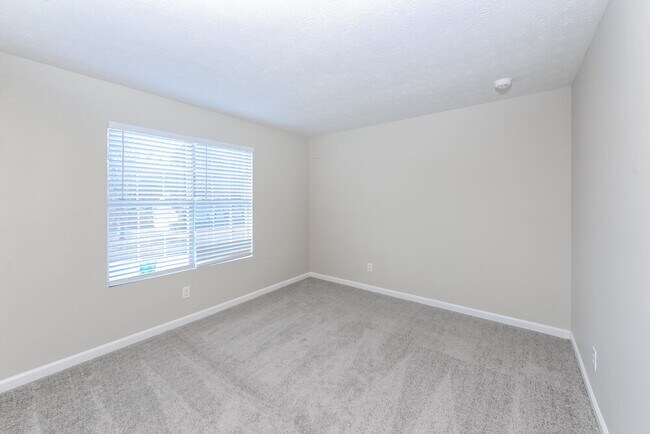 Building Photo - 4250 Viewpoint Ln