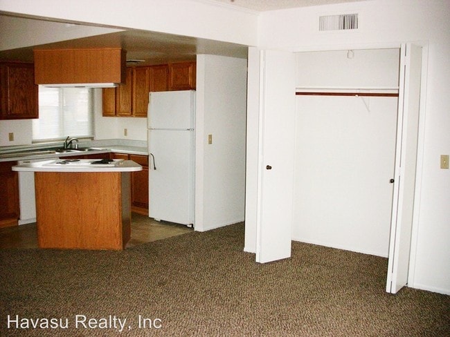 Building Photo - 671 Delta Dr